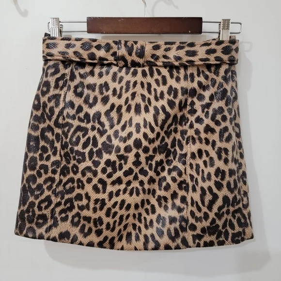 Know One Cares Leopard Print Mini Skirt Size Small - Picture 7 of 17